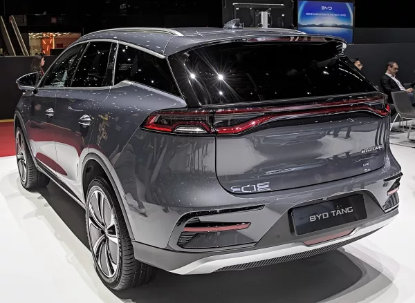 Grand SUV chinois type BYD Tang