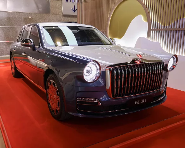 Hongqi Guoli, limousine officielle chinoise (showcar à Singapour, janvier 2026, Wikimedia Commons) — pas un exemplaire australien