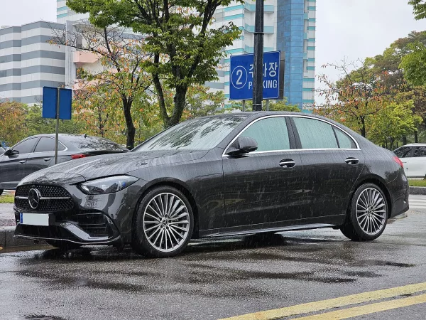 Mercedes-Benz Classe C berline W206 C 300 4MATIC AMG Line gris graphite, génération actuelle (2021) restylée en août 2026