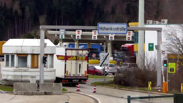 Gare de péage autrichienne (A11 Karawanken, Rosenbach) : contrôle de passage sur le réseau à péage ASFINAG