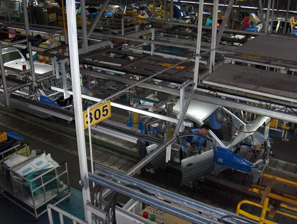 Chaîne de montage Hyundai à Ulsan (Corée du Sud) : voitures neuves en cours d’assemblage en usine